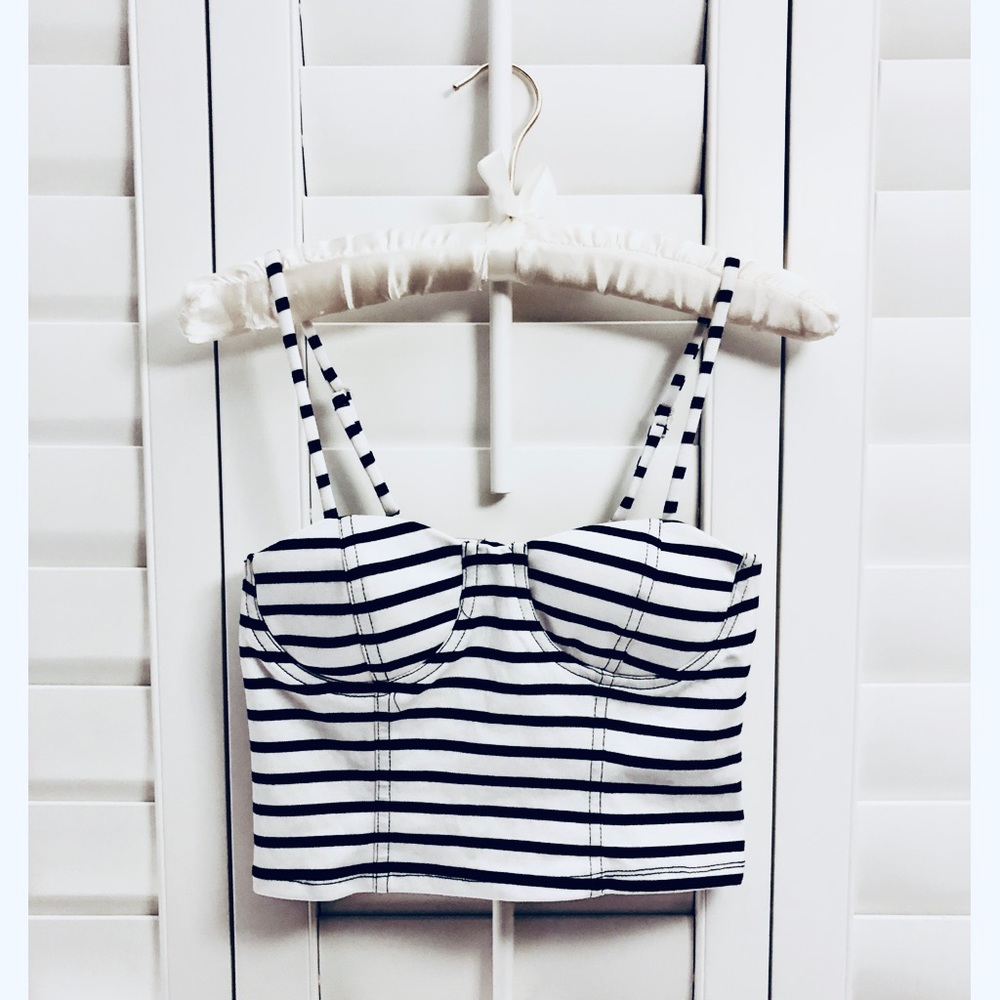 Striped crop top. NWT